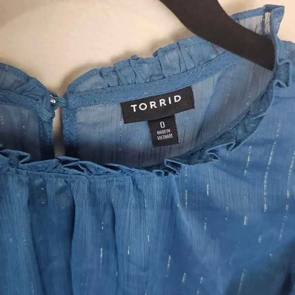 Torrid Mock Neck Sleeveless Tank Crinkle Chiffon Blue‎  Size 0 - Picture 9 of 9